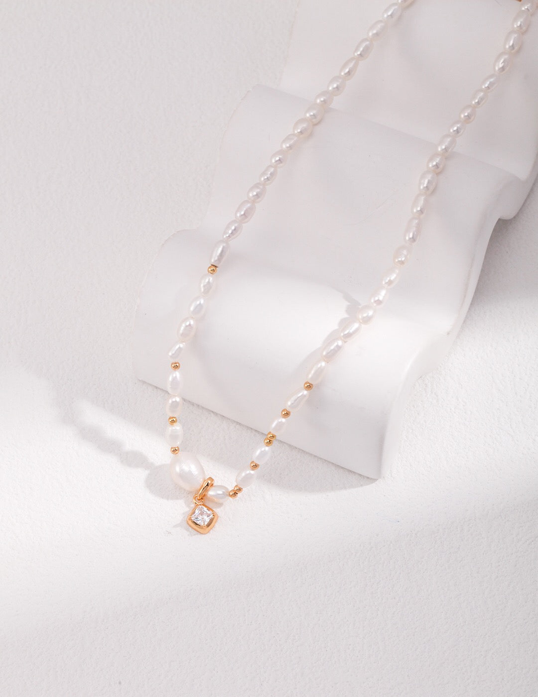 Baroque Pearl with Gold Beads and Zircon Pendant Necklace-2