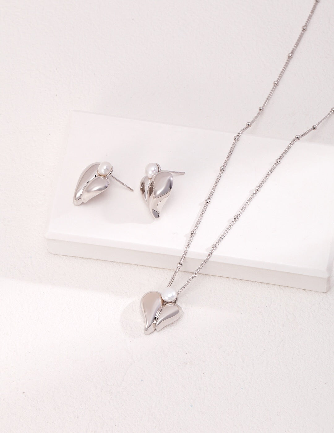 Natural Pearl Heart Stud-2
