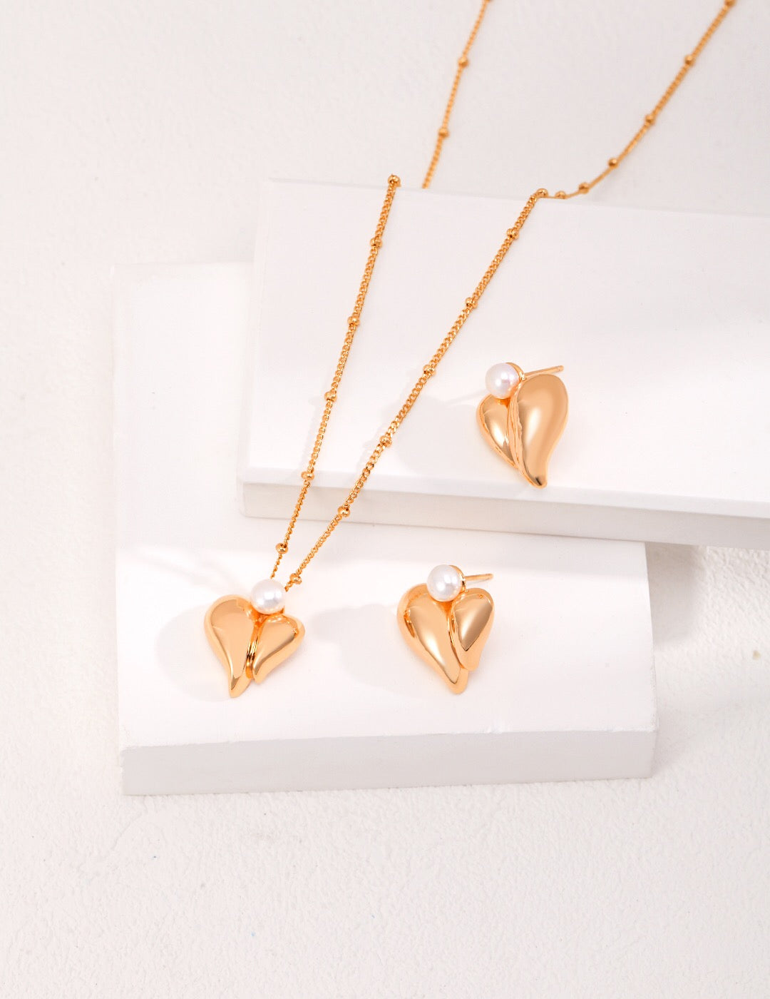 Natural Pearl Heart Stud-3