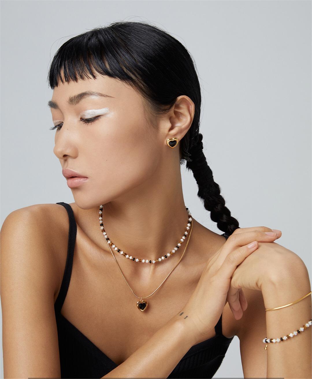 Black Agaet Love Earrings-4