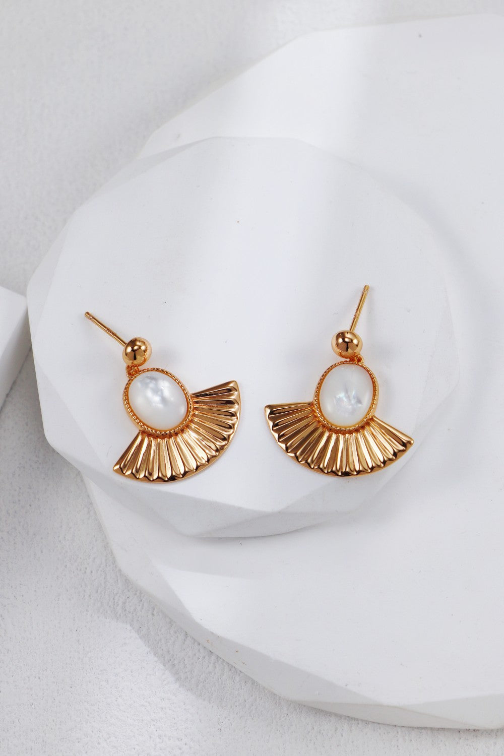 Fan-Shaped Mother-of-Pearl Earrings-3
