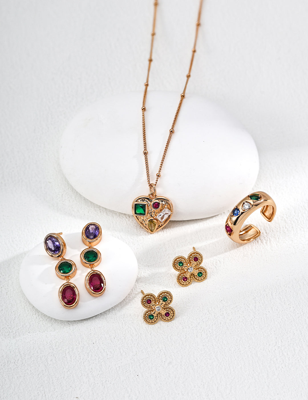 Heart-Shaped Zircon Pendant Necklace-4