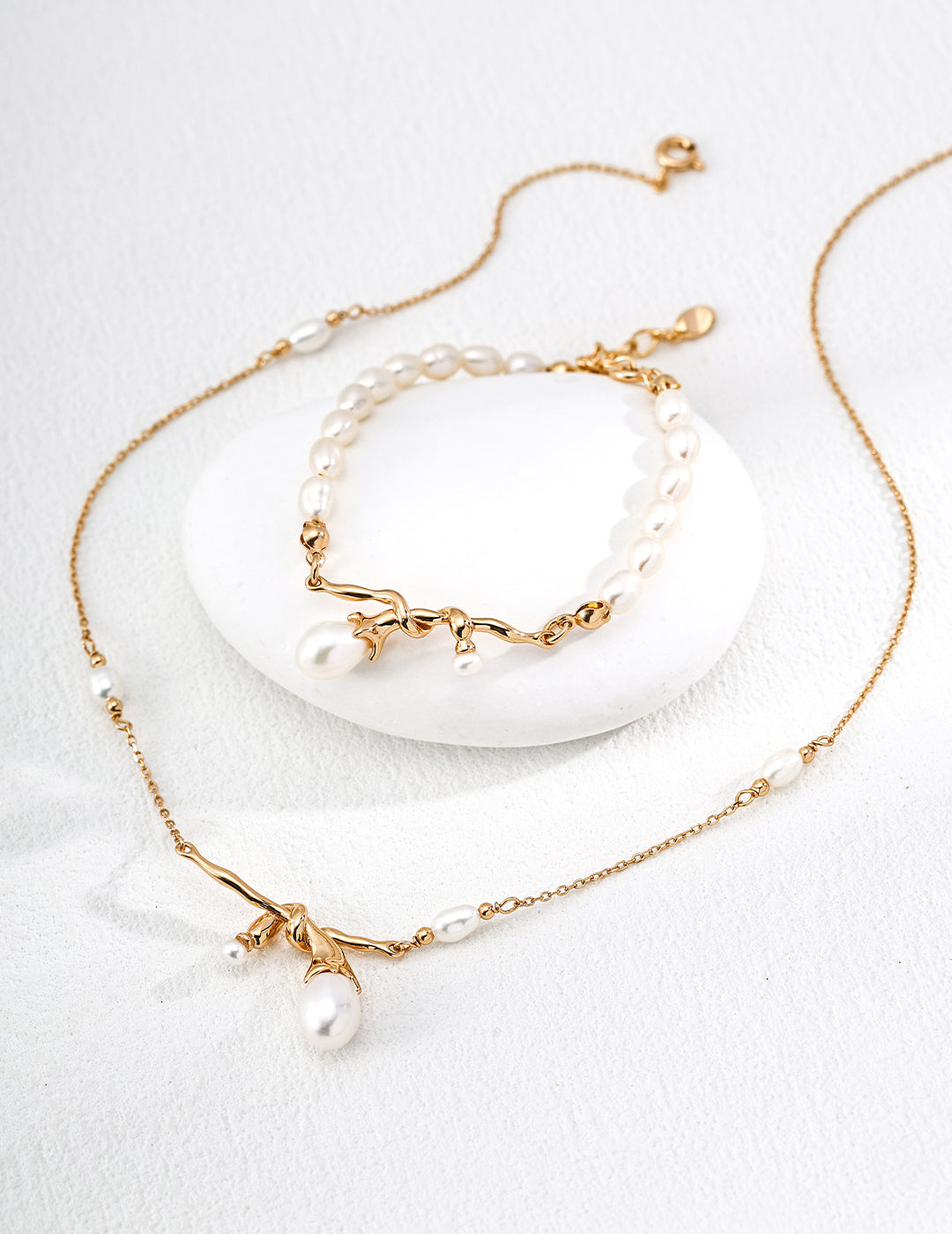 Intertwined Fate Pearl Bracelet-4