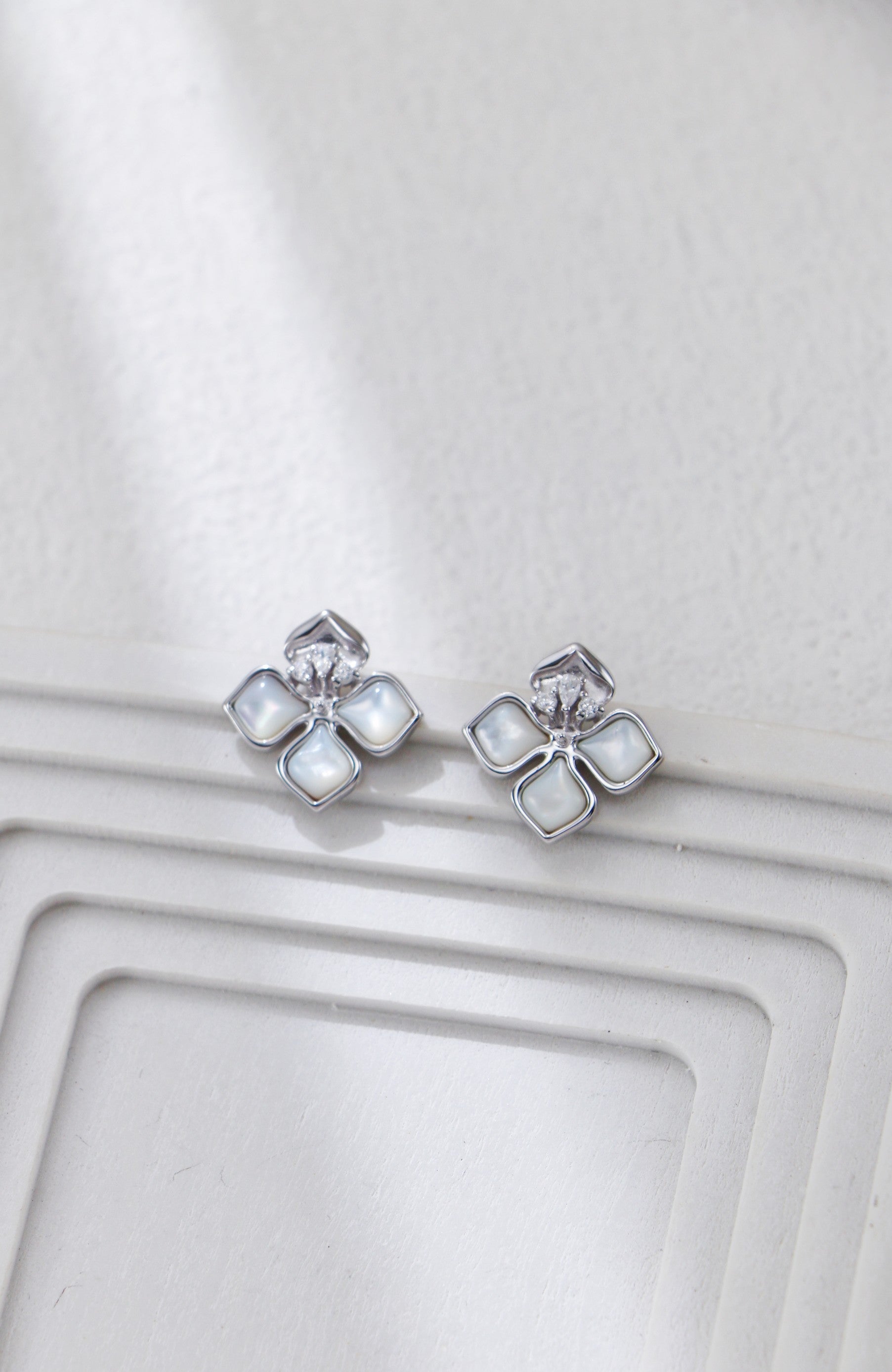 Mother of Pearl Clover Stud Earrings-2
