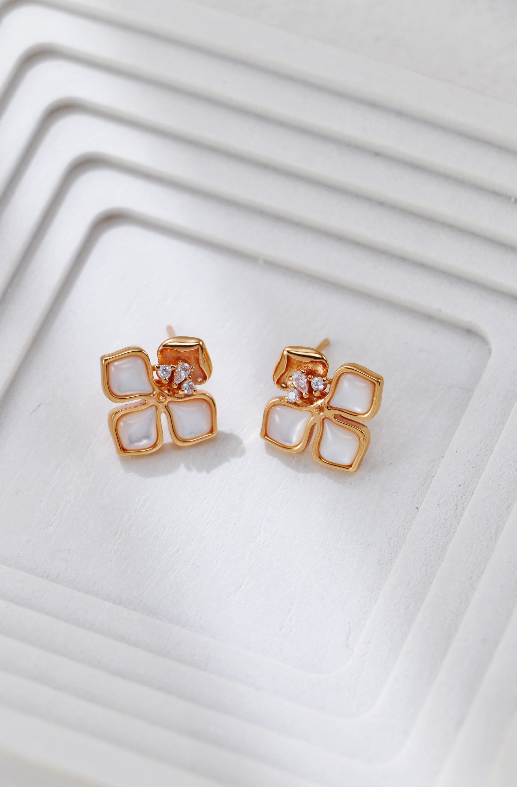 Mother of Pearl Clover Stud Earrings-3