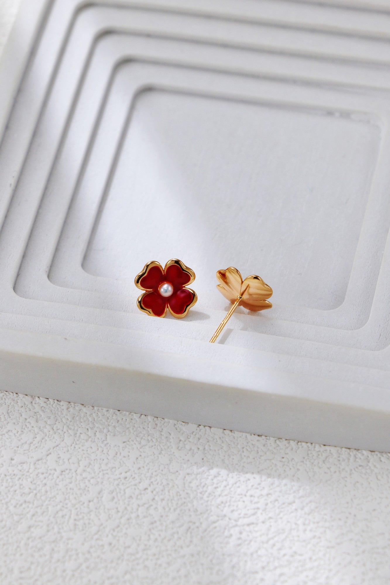 Vintage Red Enamel Clover Pearl Stud Earrings-3