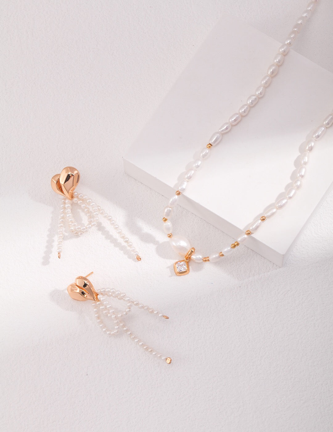 Baroque Pearl with Gold Beads and Zircon Pendant Necklace-1