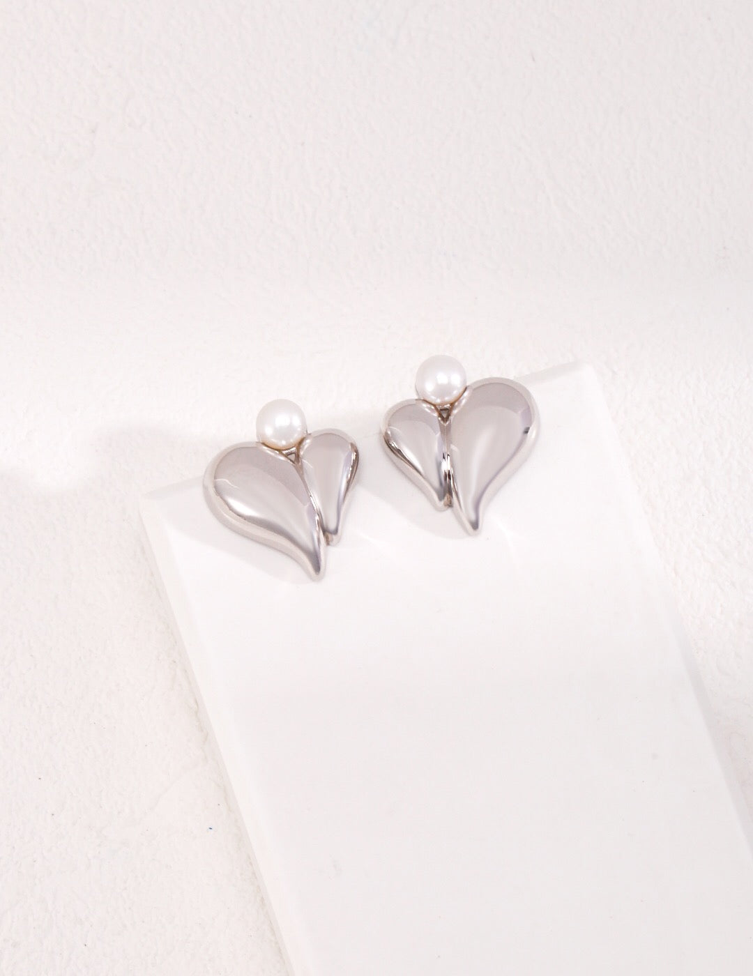 Natural Pearl Heart Stud-1