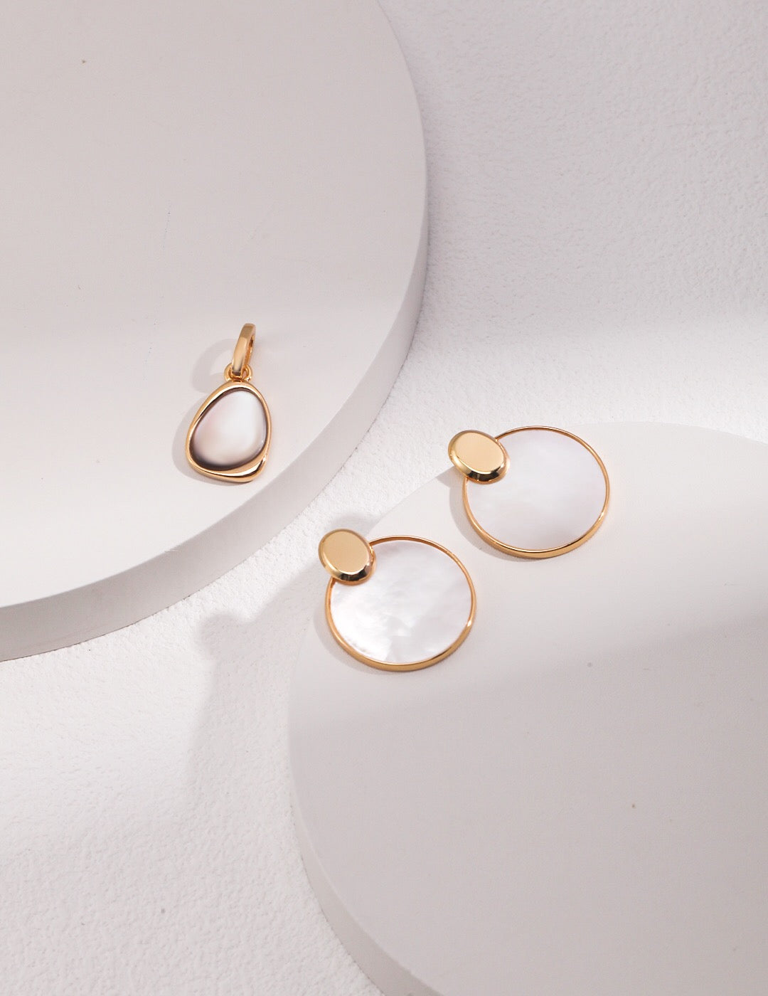 Minimalist Detachable Mother-Of-Pearl Earrings-3