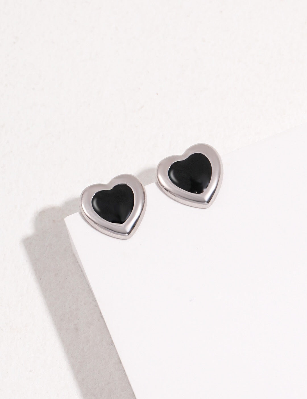 Black Agaet Love Earrings-1
