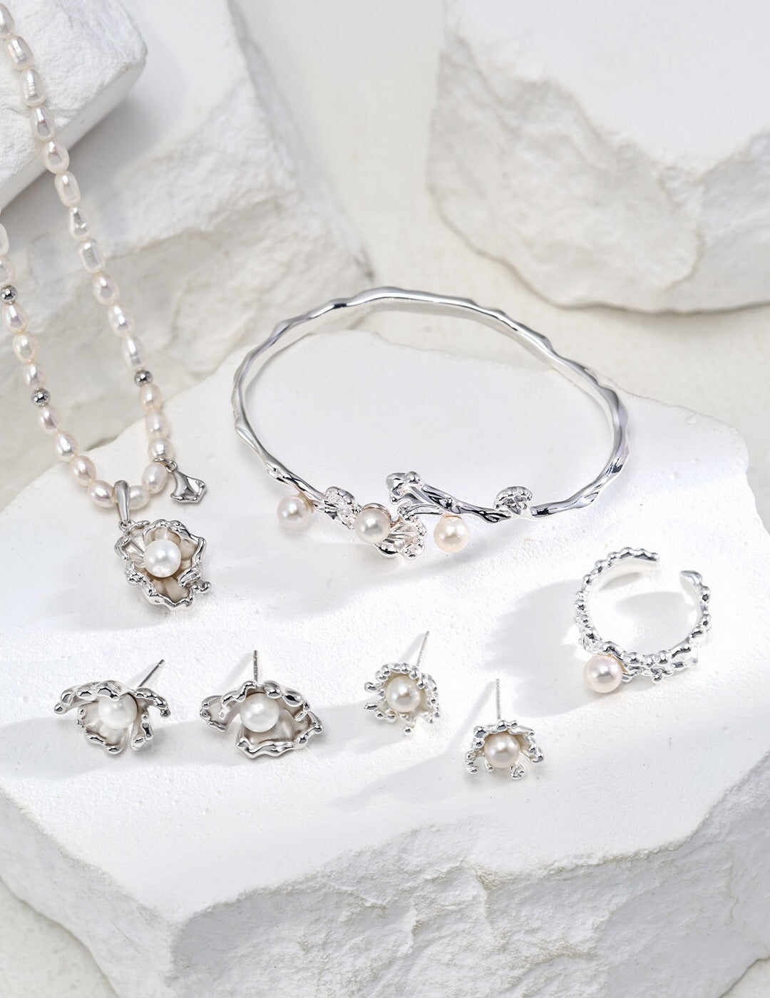Wave Design Pearl Adjustable Necklace-2