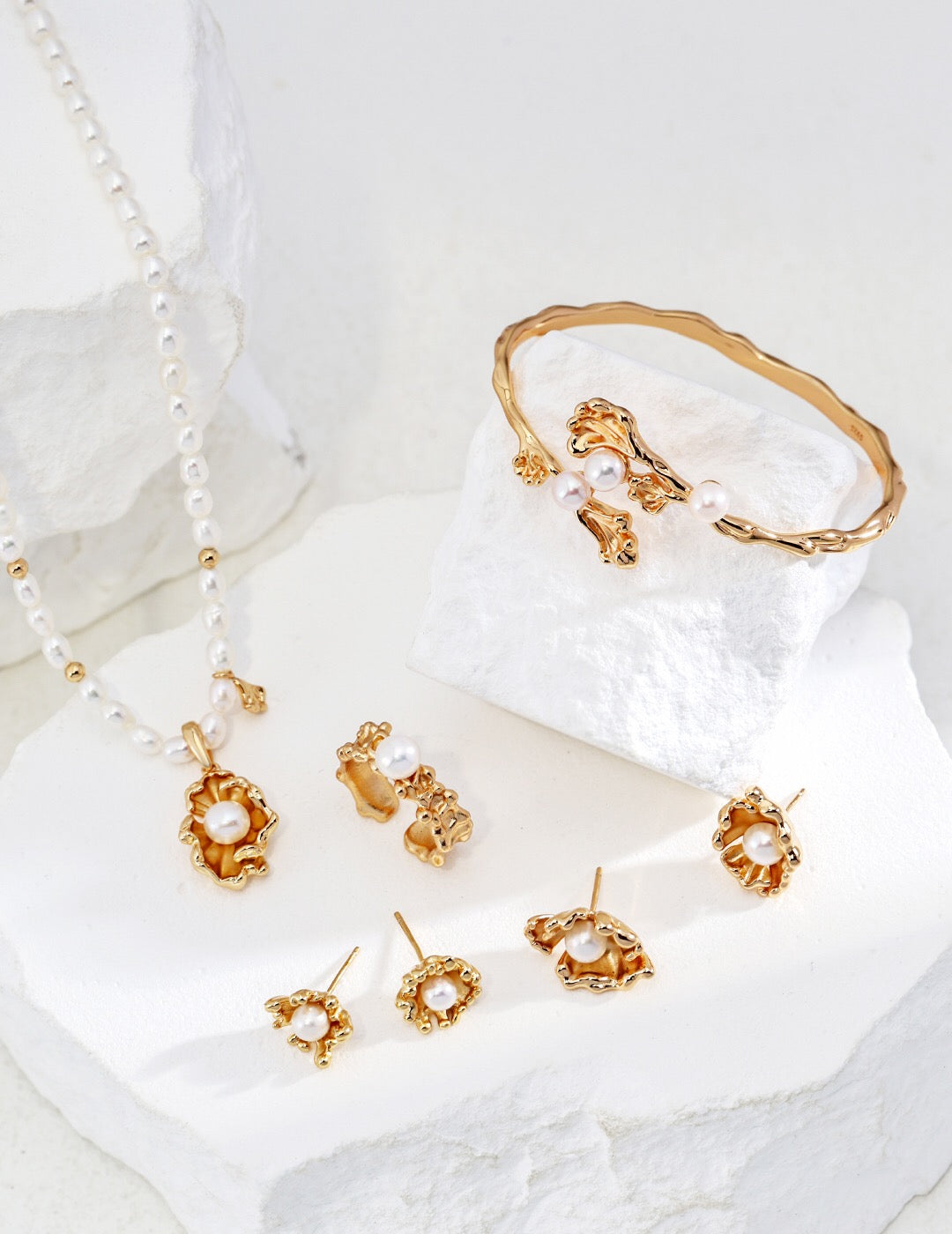 Wave Design Pearl Adjustable Necklace-3
