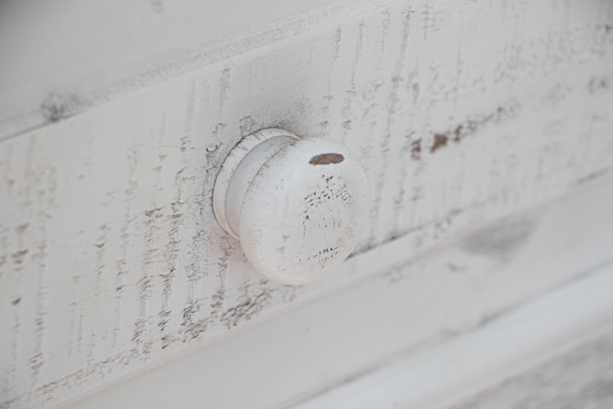 55" White Solid Wood Three Drawer Gentlemans Chest-8