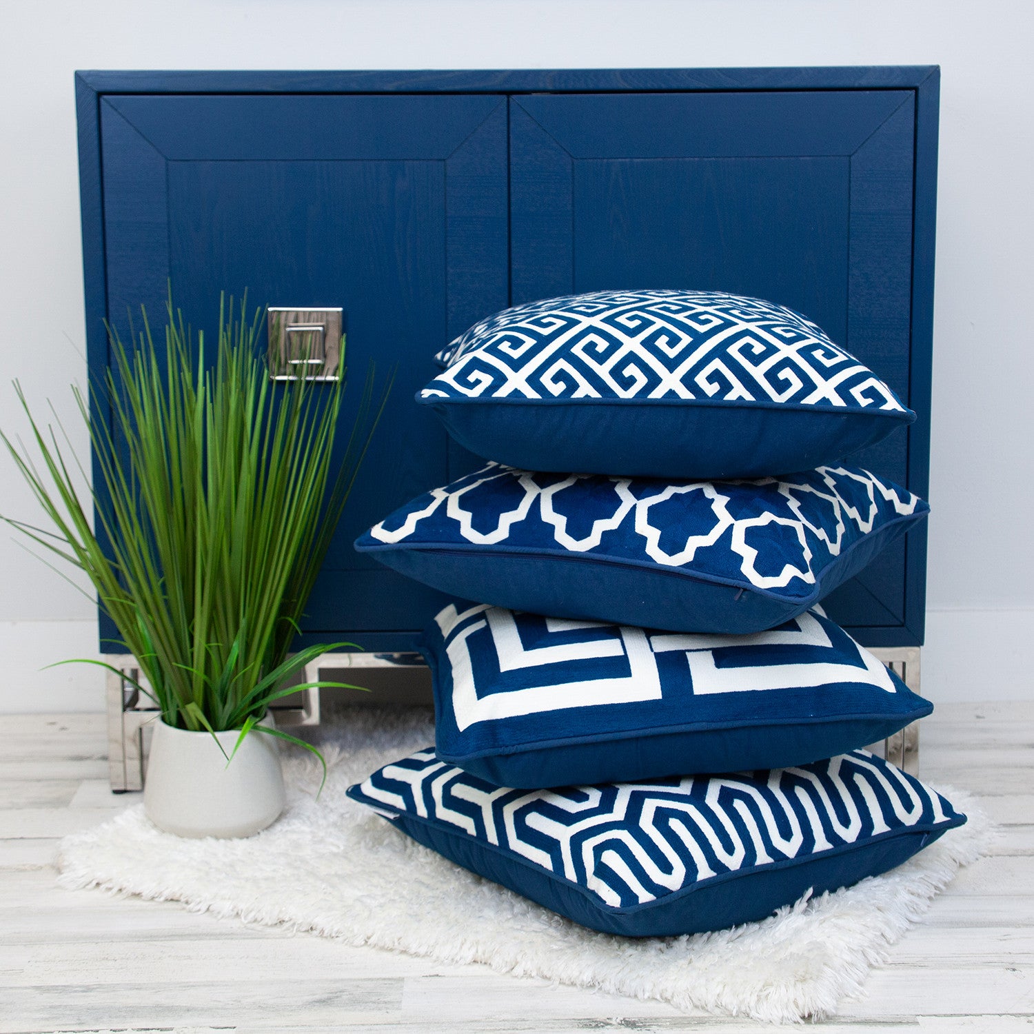 20" Blue and White Interlocking Cotton Throw Pillow-7