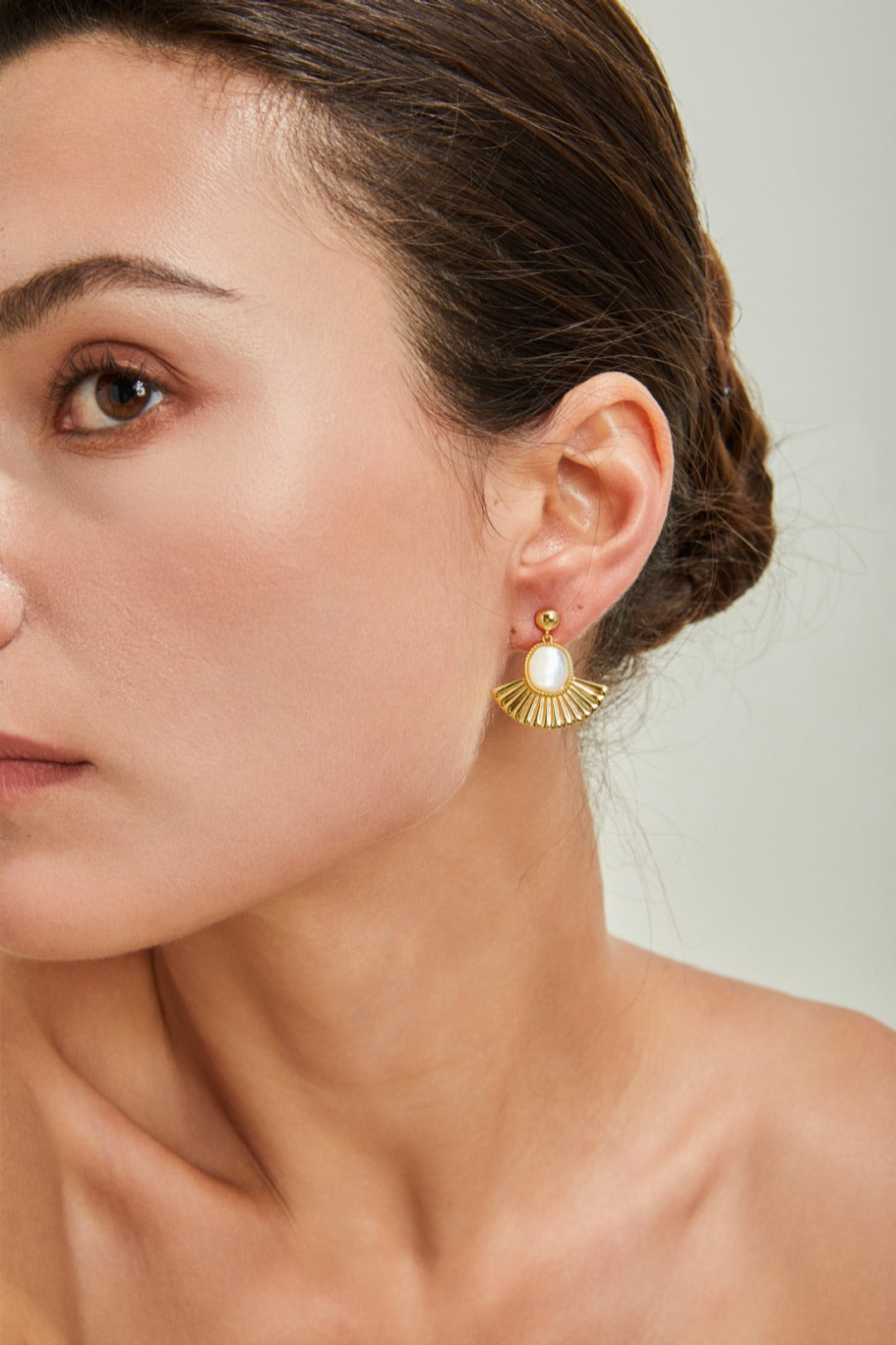 Fan-Shaped Mother-of-Pearl Earrings-1