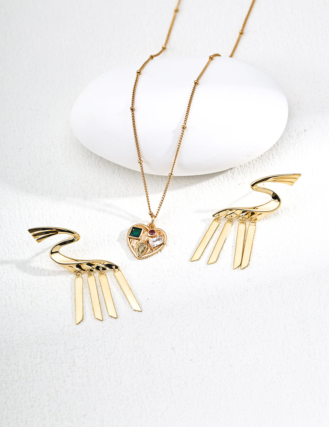 Heart-Shaped Zircon Pendant Necklace-3