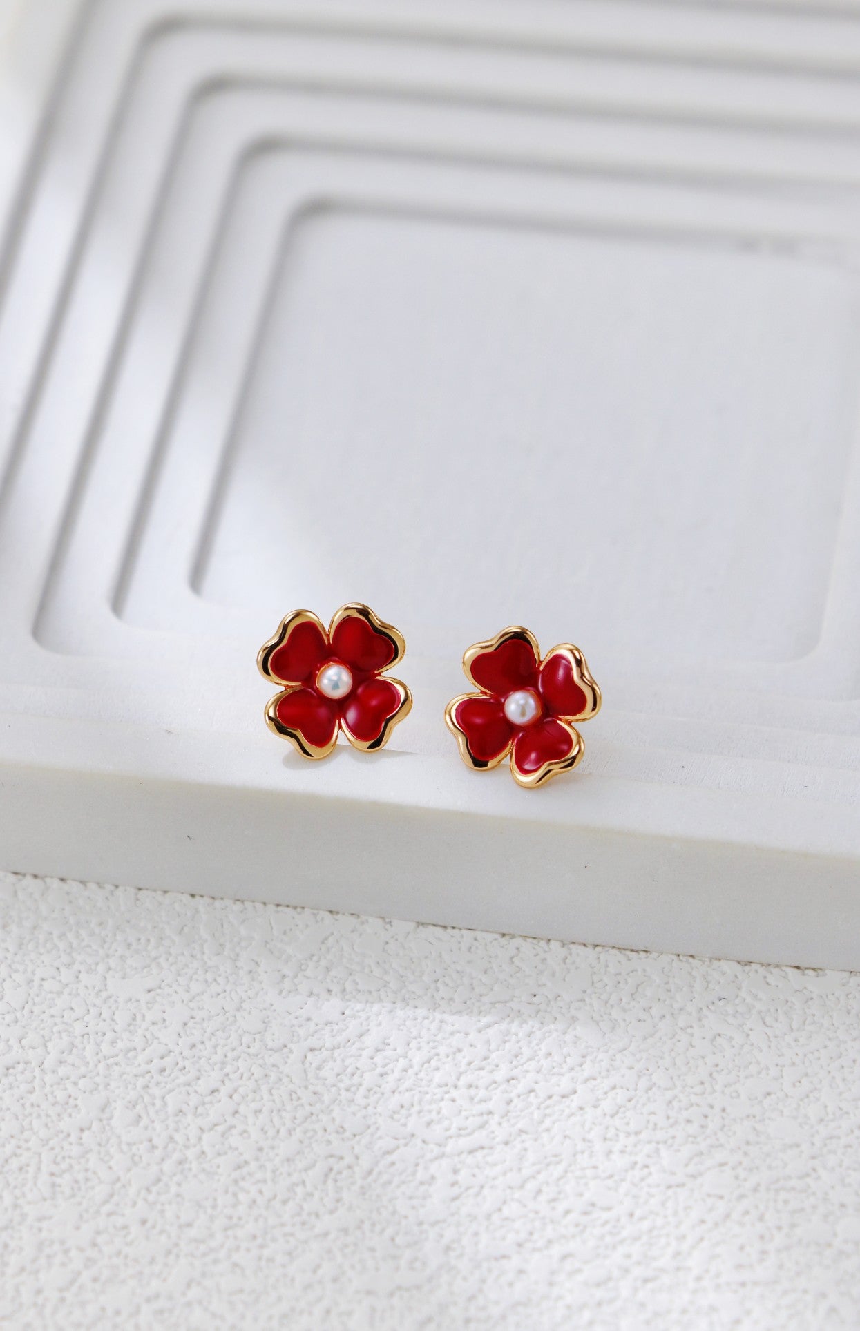 Vintage Red Enamel Clover Pearl Stud Earrings-2